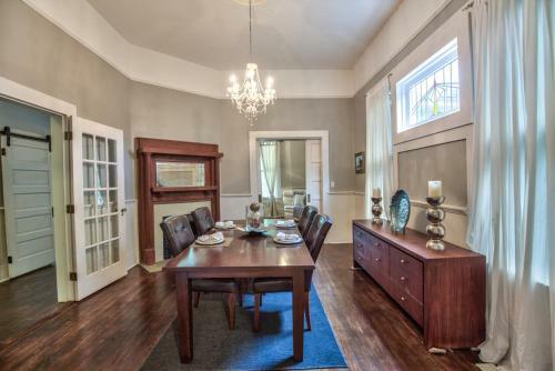 Classic/modern Downtown Home
