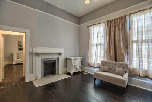 Classic/modern Downtown Home