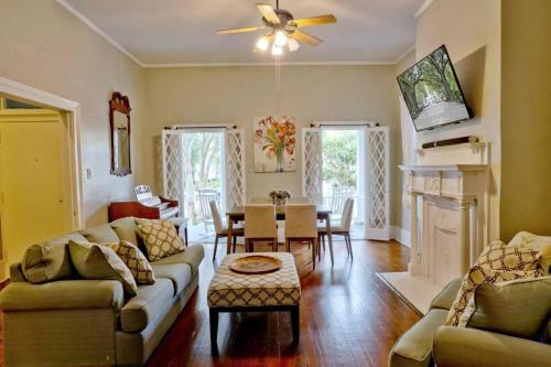 Bed & Breakfast Comfortable Escape In Historic Downtown Savannah