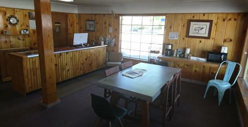 Caribou Lodge And Motel