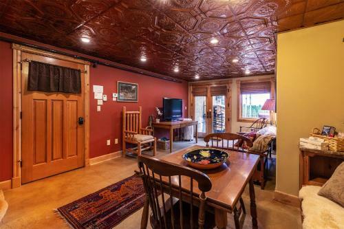 Bed & Breakfast Talus Rock Retreat