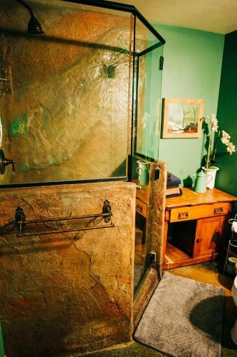 Bed & Breakfast Talus Rock Retreat