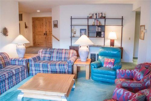 Summit Townhome Elkhorn Amenities