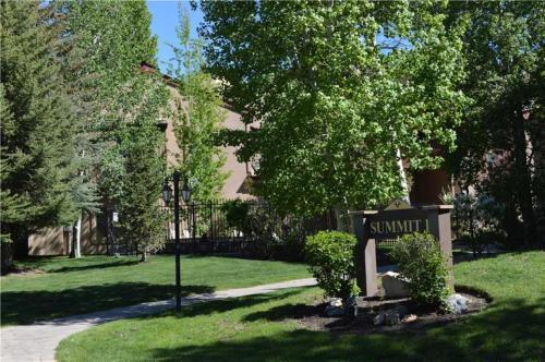 Summit Townhome Elkhorn Amenities