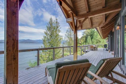 Bottle Bay Lakefront Lodge
