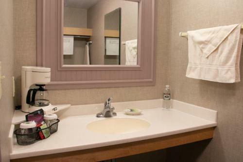 Hotel Essenhaus Inn & Conf. Center