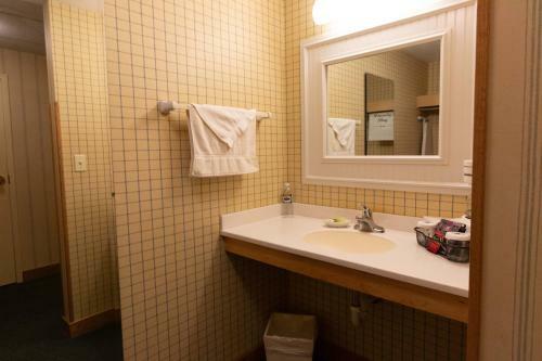 Hotel Essenhaus Inn & Conf. Center