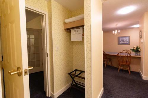 Hotel Essenhaus Inn & Conf. Center