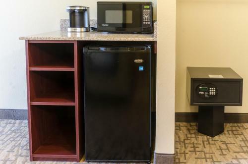 Cobblestone Hotel & Suites - Paxton