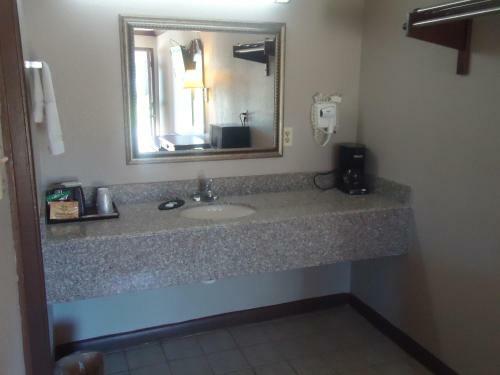Posada Economy Inn Carencro