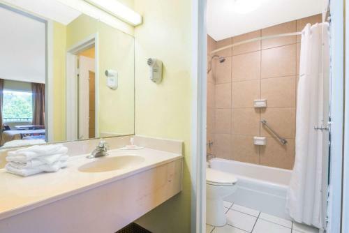 Motel Super 8 By Wyndham Williamsburg