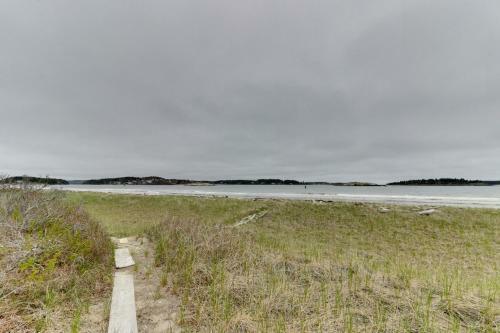 Popham Oceanfront Cottage
