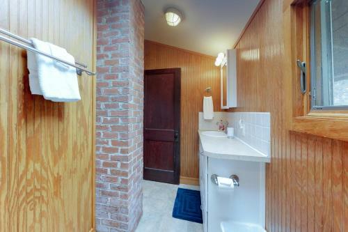 Popham Oceanfront Cottage