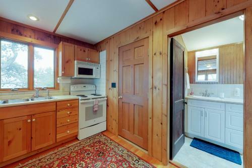 Popham Oceanfront Cottage
