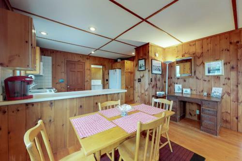 Popham Oceanfront Cottage