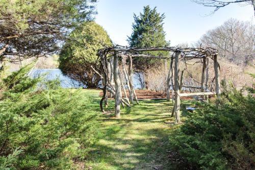 The Looks Pond Garden House