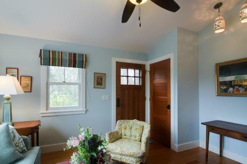 The Looks Pond Garden House