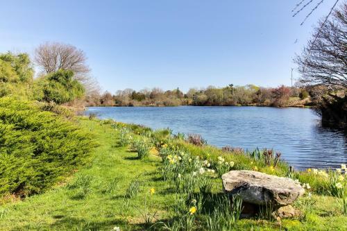 The Looks Pond Garden House