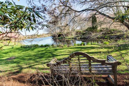 The Looks Pond Garden House