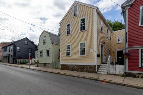 The 1813 Daniel Lawrence House