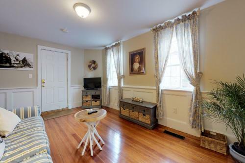 The 1813 Daniel Lawrence House
