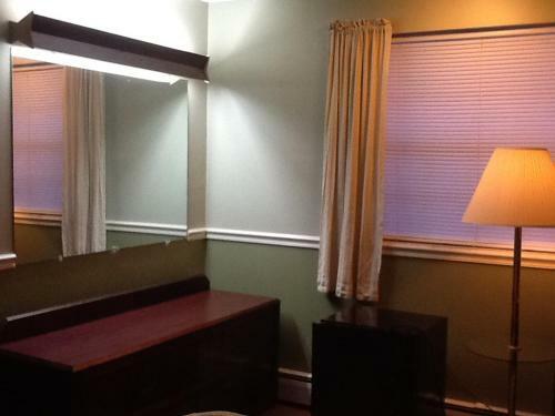 Hostal Brookside House Lodging