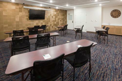 Grandstay Hotel & Suites