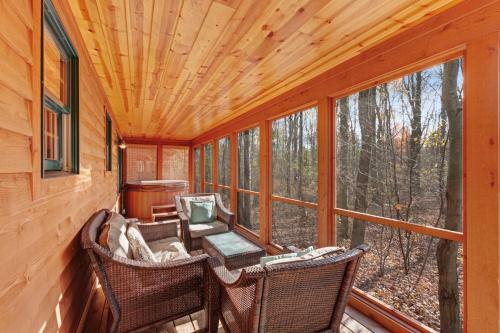 Kingfisher Cove Cabin 28