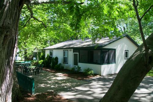 Villa Goshorn Lake Cottage #1