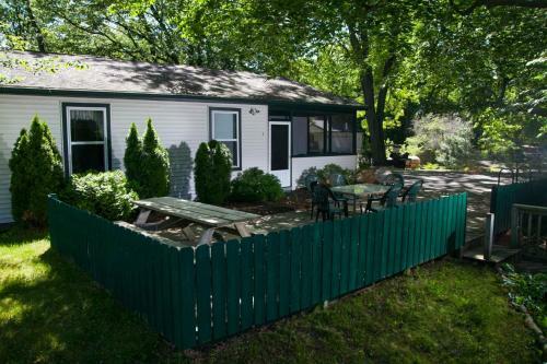 Villa Goshorn Lake Cottage #1