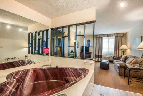 Hotel Quality Inn & Suites