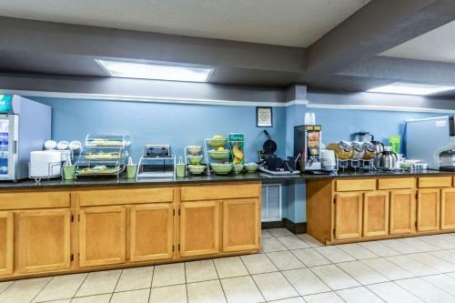 Hotel Quality Inn & Suites
