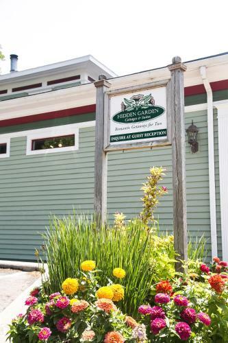 Bed & Breakfast Hidden Garden Cottages & Suites