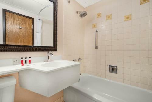 Hotel Ramada By Wyndham Albert Lea