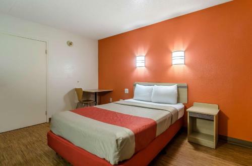 Hotel Motel 6 Warren