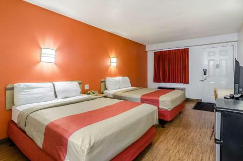 Hotel Motel 6 Warren