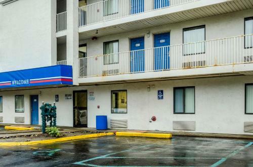 Hotel Motel 6 Warren