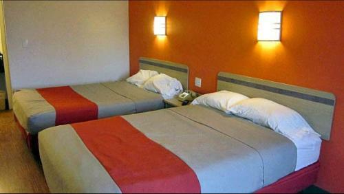 Hotel Motel 6 Warren
