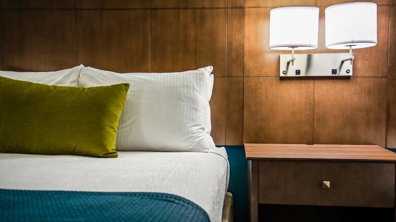 Best Western Plus Bolivar Hotel & Suites