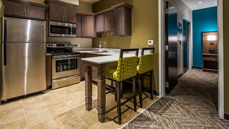 Best Western Plus Bolivar Hotel & Suites