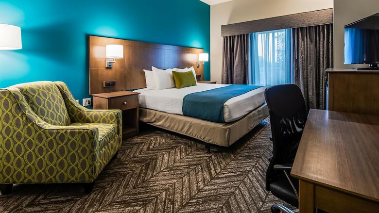 Best Western Plus Bolivar Hotel & Suites