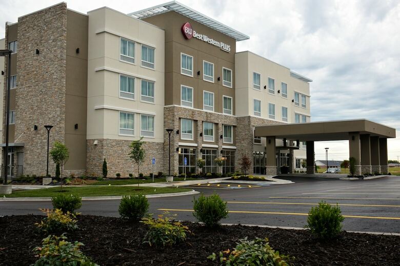 Best Western Plus Bolivar Hotel & Suites