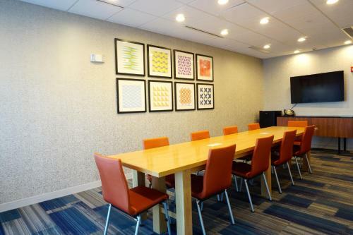 Hotel Holiday Inn Express & Suites Omaha - Millard Area