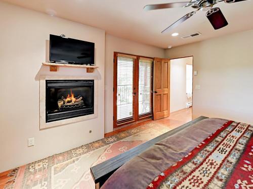 526 Del Norte Ln Townhouse Unit B Townhouse