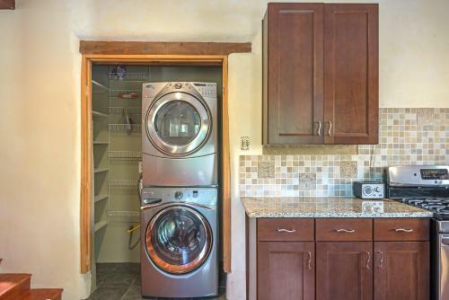 3 Bd, 5 Min. Walk To Canyon Rd, Apodaca