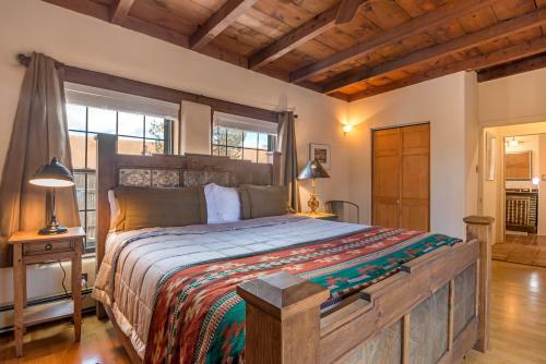 3 Bd, 5 Min. Walk To Canyon Rd, Apodaca