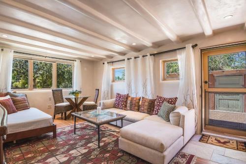 1 Bedroom - East Side, Serene Views, Tranquil - Suenos
