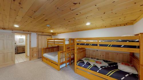 Lake Placid & Whiteface Grand Pines Lodge