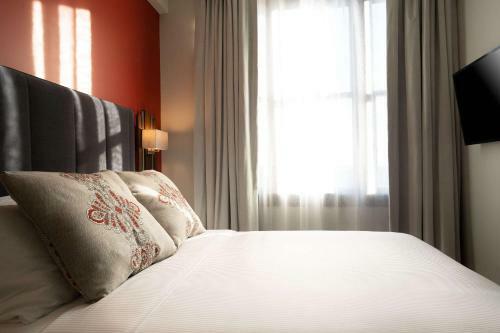 The Esquire Hotel, Ascend Hotel Collection