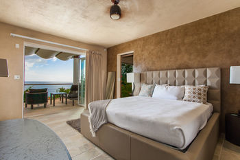 Hotel Ceblue Villas & Beach Resort